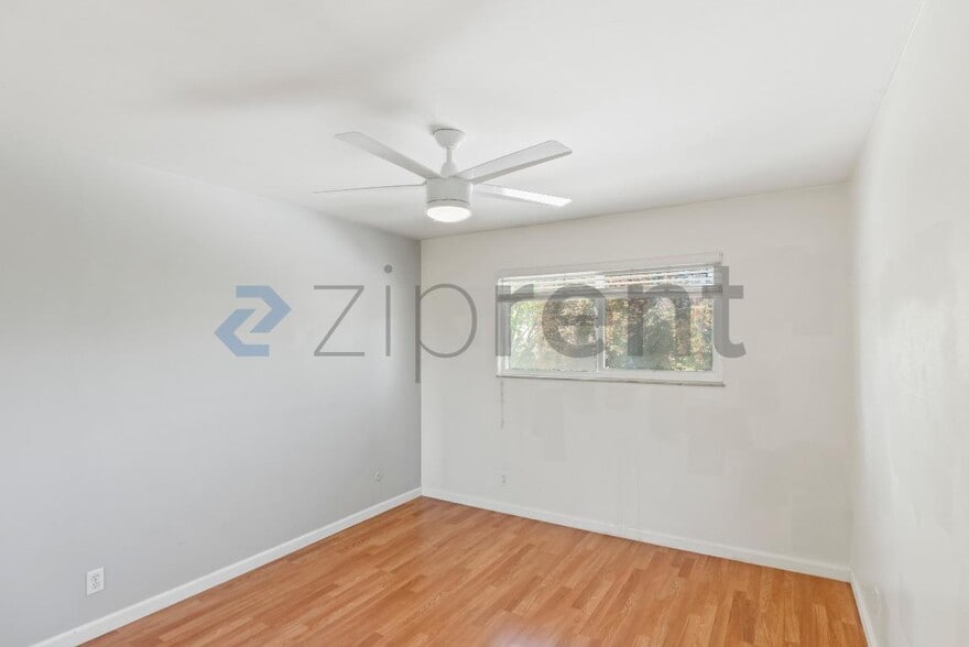 Building Photo - 9085 Alcosta Blvd