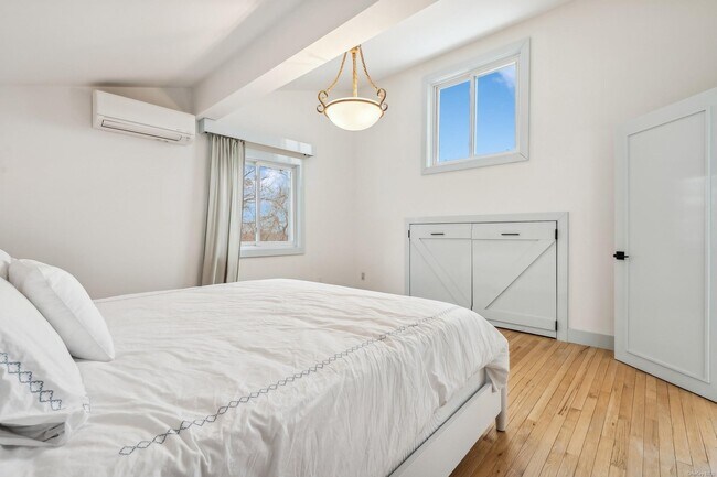 Building Photo - 8 Big Reed Path