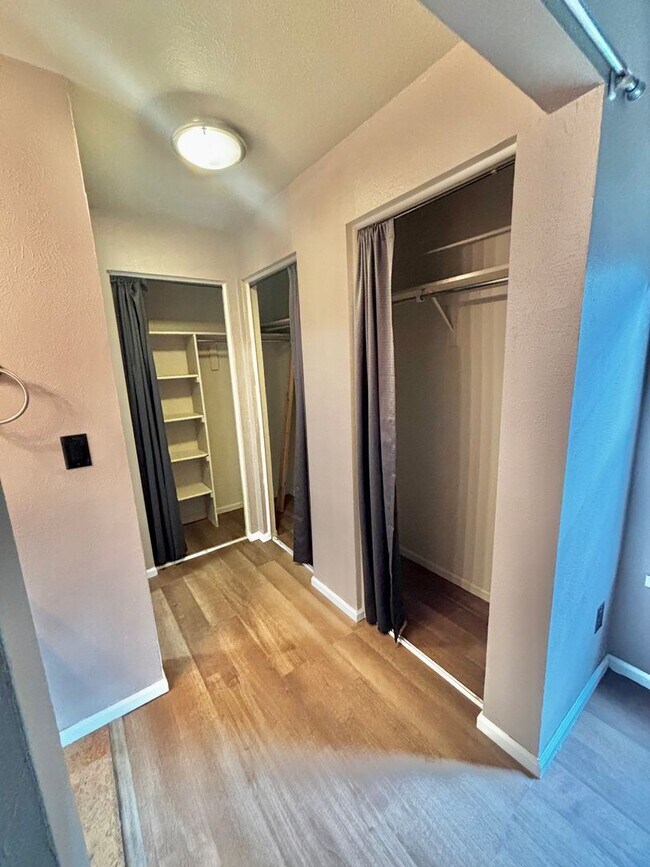 Building Photo - Beautifully Updated 2-Bed – Dual Masters w...