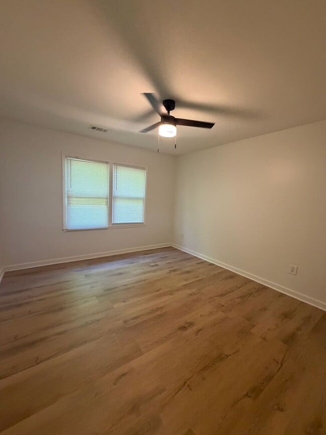 Building Photo - 505-507 Birney St NE