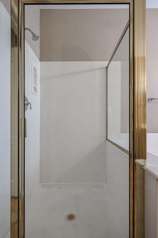 Building Photo - COMING SOON !! Lovely 4Bedroom/2Bath in the Heart of Chandler