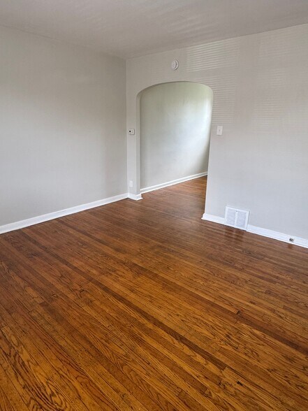 Building Photo - 4643 Weymouth St