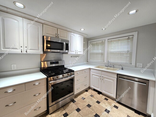 Building Photo - 2520 Constance St