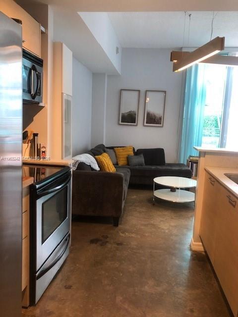 Building Photo - 350 NE 24th St