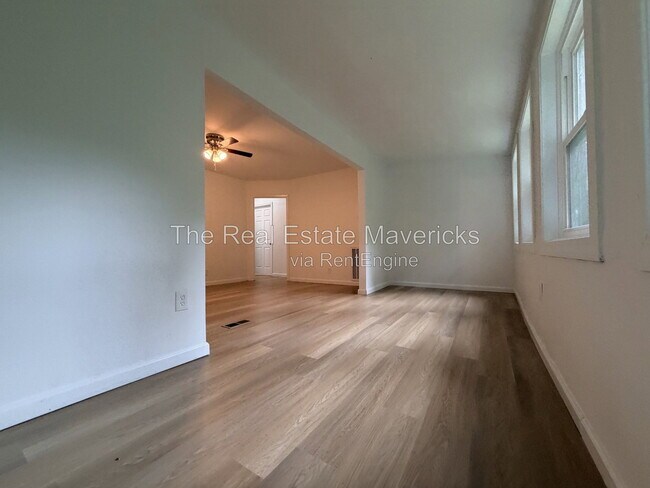 Building Photo - 128 Phillips Hollow Rd