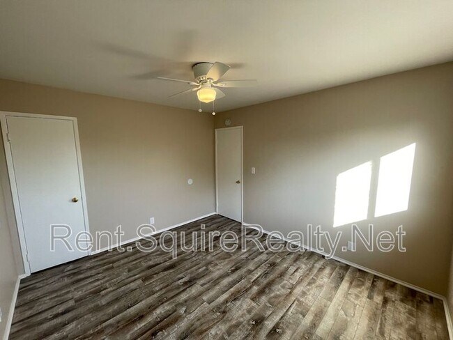 Building Photo - 537.5 W Crescent Dr