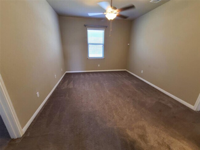 Building Photo - 826 Hot Spring Valley