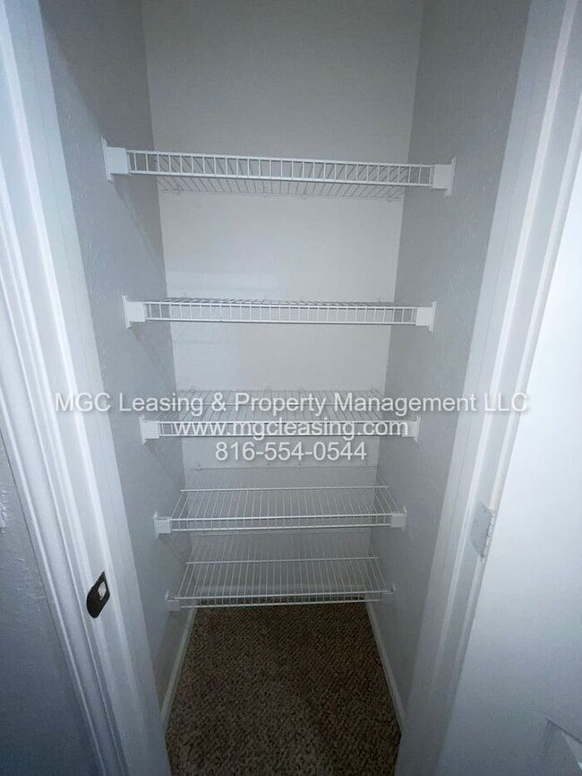 Building Photo - Creekwood Park Townhomes - At Last, This I...