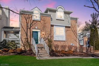 Building Photo - 40 Primrose Ln