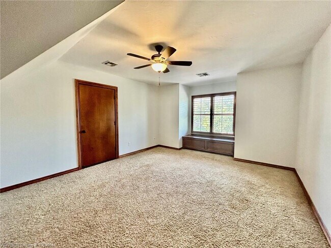 Building Photo - 1808 Oak Forest Dr