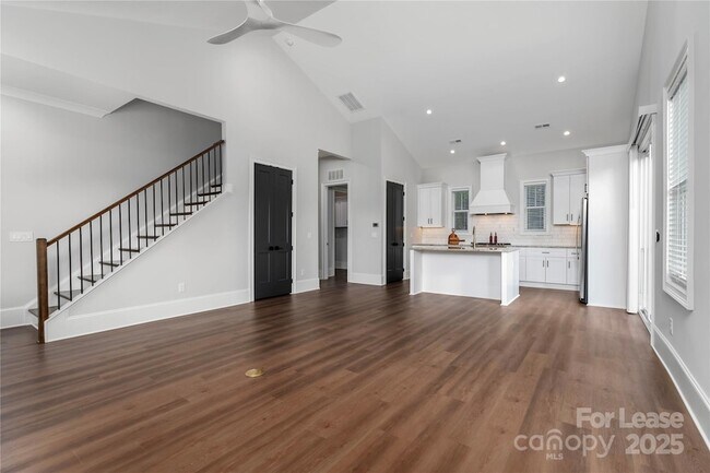 Building Photo - 805 Naples Dr