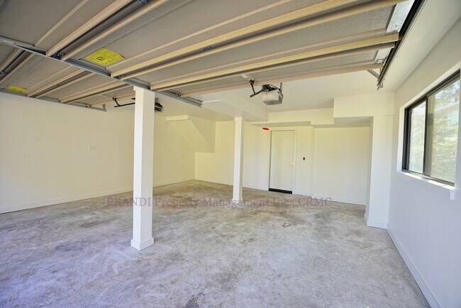 Building Photo - Unmatched Quality and Unparalleled Views F...