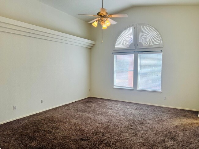 Building Photo - Captivating 4 bedroom, 2 bath home in Santa Teresa, NM!