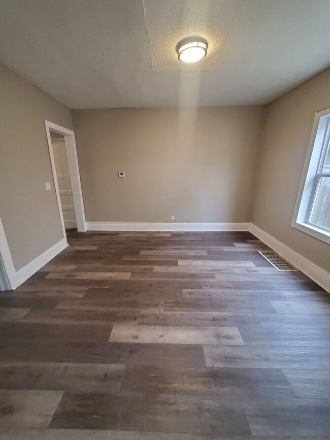Building Photo - 509 Parkview Dr
