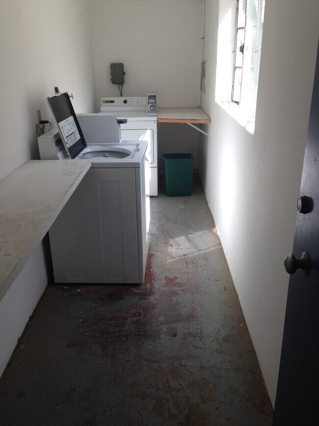 Building Photo - "COMING SOON!!"  Bright and airy updated second floor Studio, 1 bathroom apartment