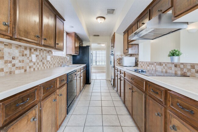 Building Photo - 22206 N Fork Dr