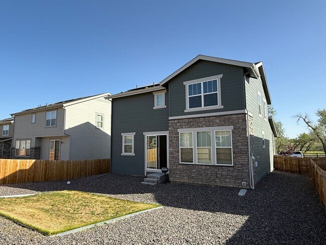 Building Photo - Stunning New Build in Aurora with Sleek Fi...