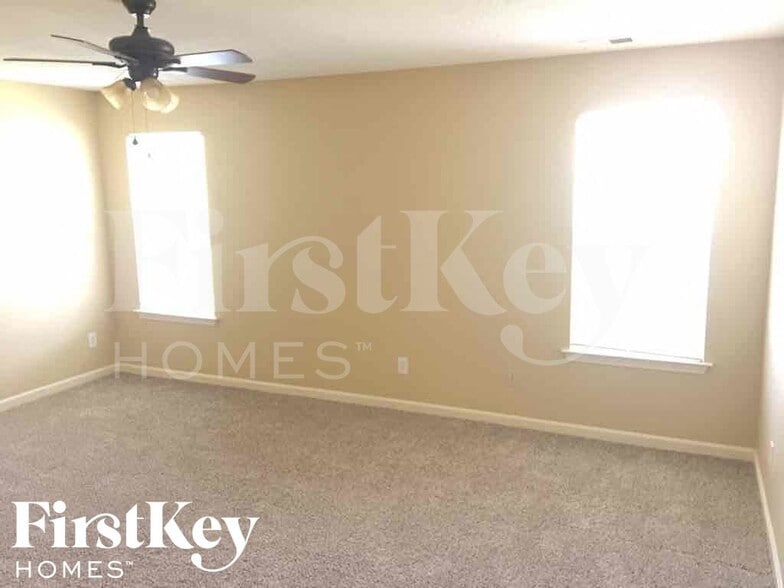 Building Photo - 6706 Einat Cove