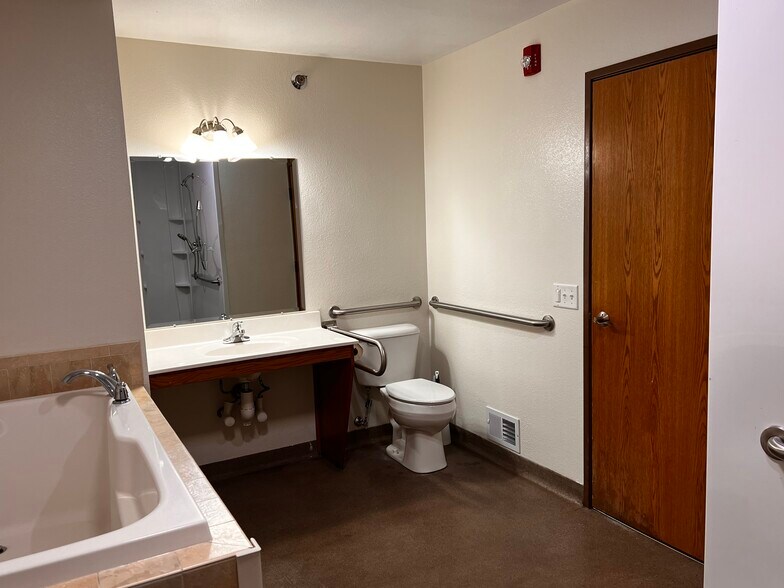 Building Photo - 4307 Kennedy Dr