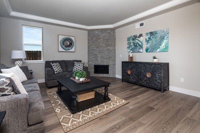 Building Photo - 3 Bedroom | 3 Baths | plus large loft | 20...