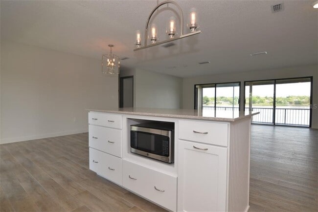 Building Photo - 361 W Lake Faith Dr