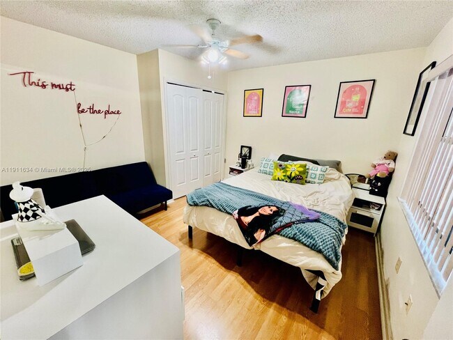 Building Photo - 1021 Mockingbird Ln