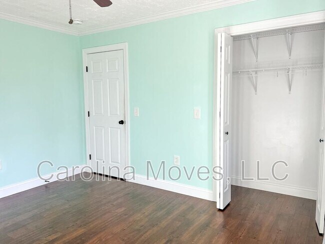 Building Photo - 206 Manassas Dr