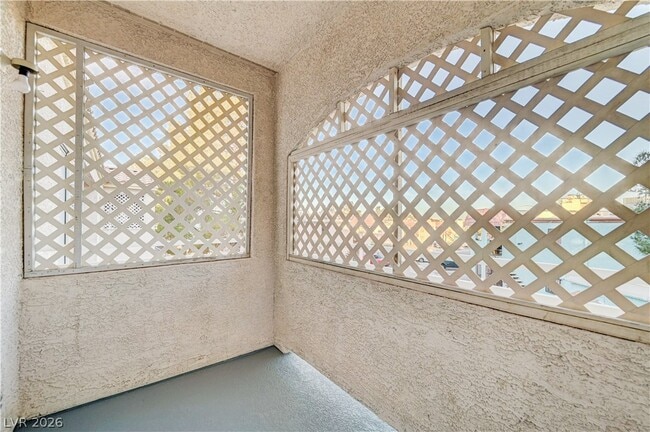 Building Photo - 1900 N Torrey Pines Dr