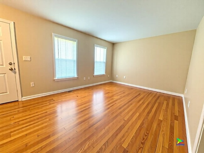 Building Photo - 3 Bedroom 1.5 Bathroom Available in Elizab...
