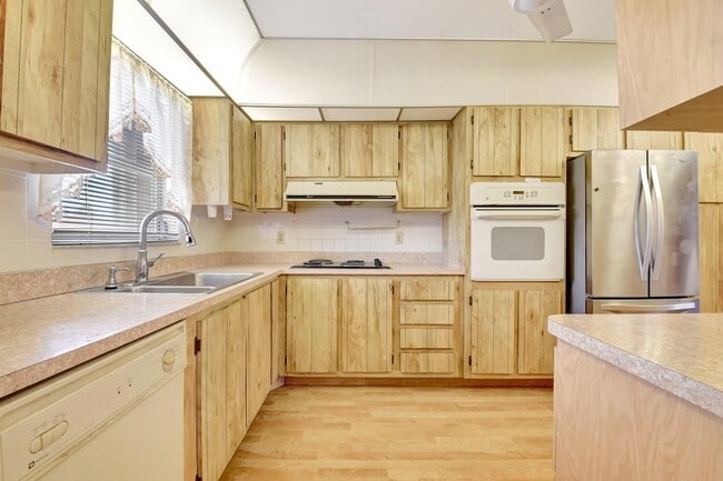 Building Photo - 5730 Fernley Dr E