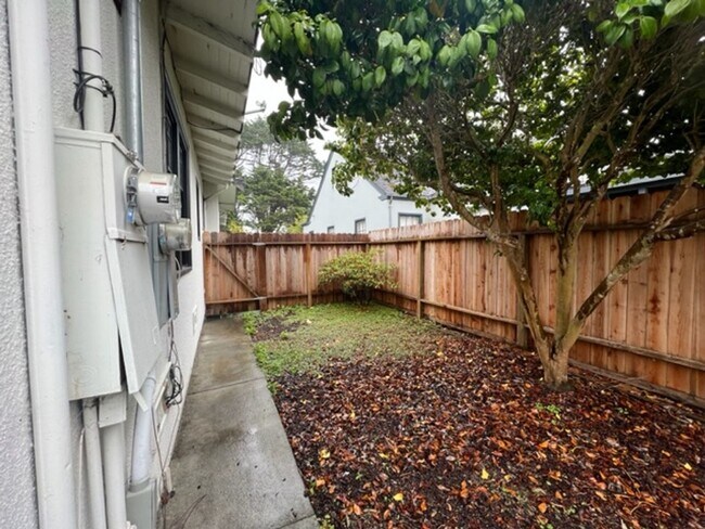 Building Photo - 2520 H St