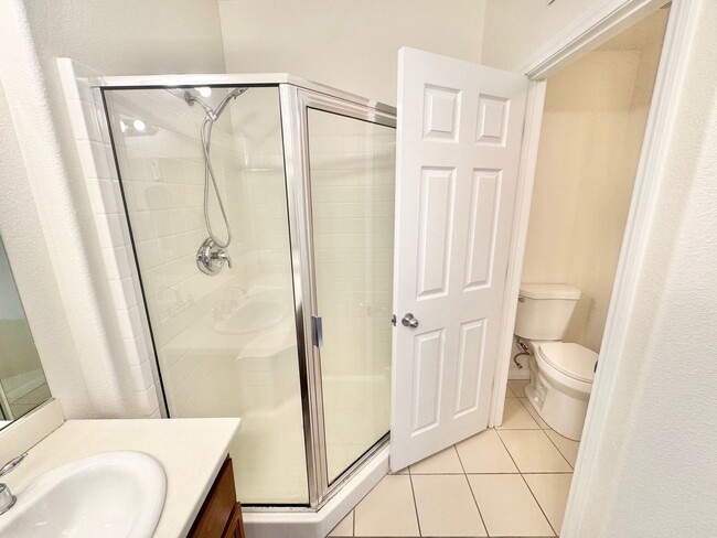 Building Photo - Fully upgraded condo with new flooring, paint, and appliances in Southwest Las Vegas