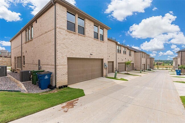 Building Photo - 233 Bridgewater Ave