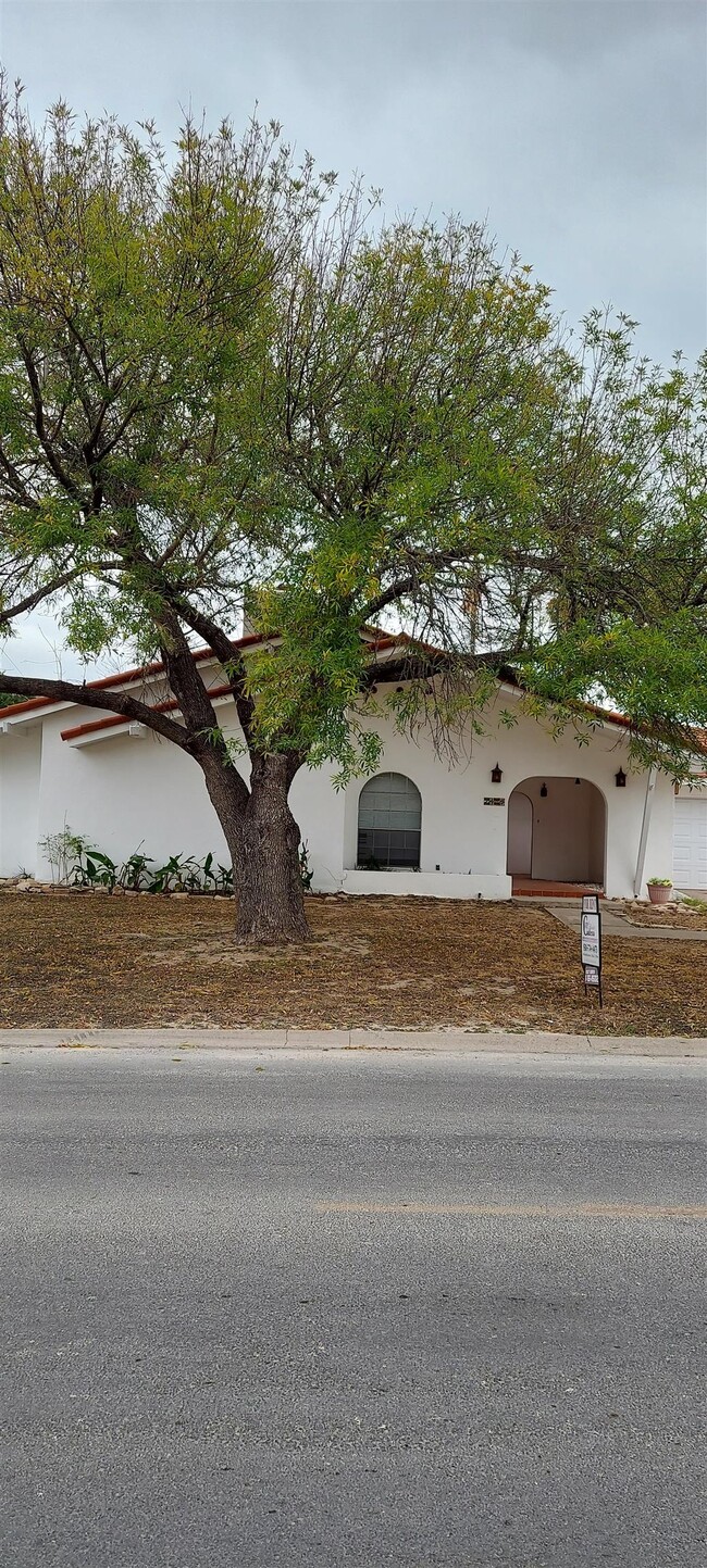 Primary Photo - 2409 N Main St