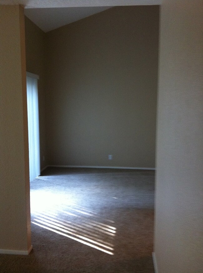 Building Photo - Charming 3 bed/2 bath Home in Northeast Davis