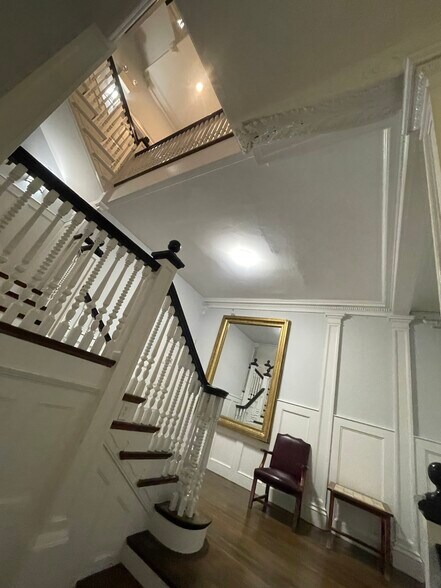 Building Photo - 456 Beacon St