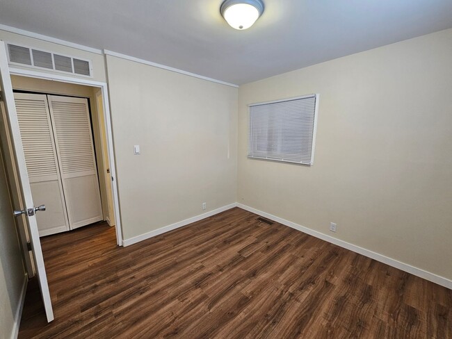 Building Photo - Newly Renovated 3 bed, 1 bath, McKinley Te...