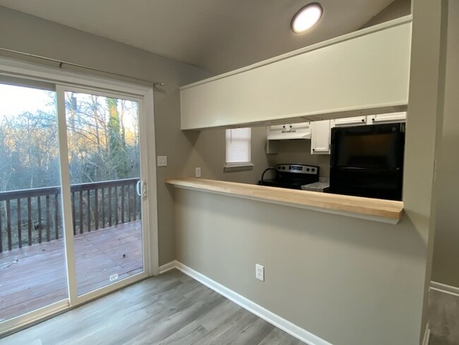 Building Photo - Newly renovated two-bedroom home in Charlotte