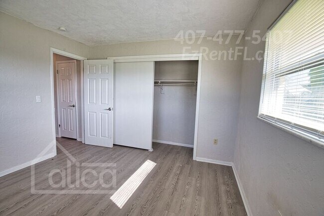 Building Photo - 2 Brentwood Ln