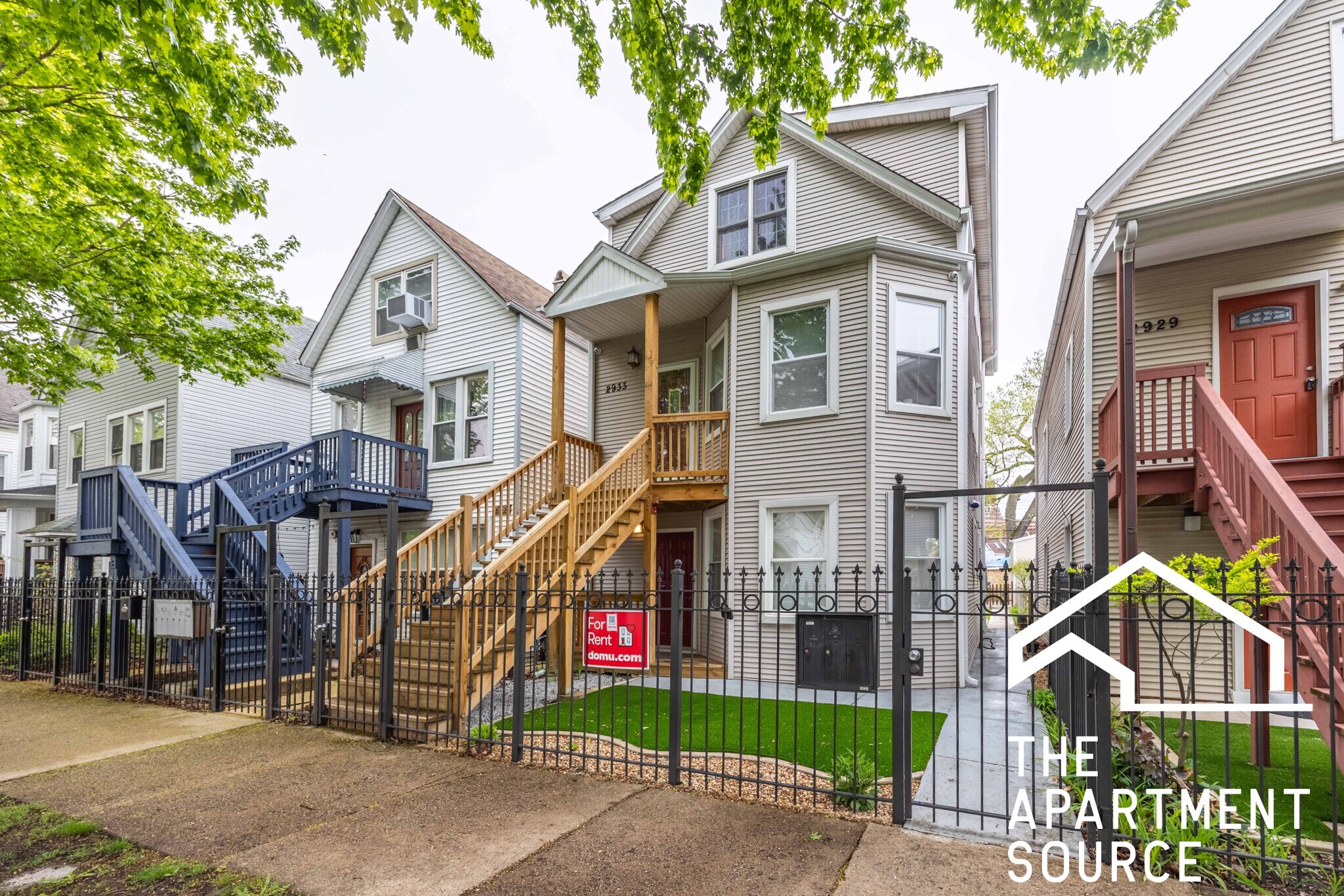 Building Photo - 2933 N Ridgeway Ave