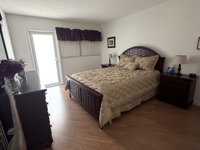 Building Photo - 328 N Ocean Blvd