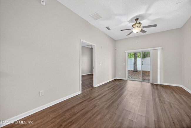 Building Photo - 7047 Deer Lodge Cir