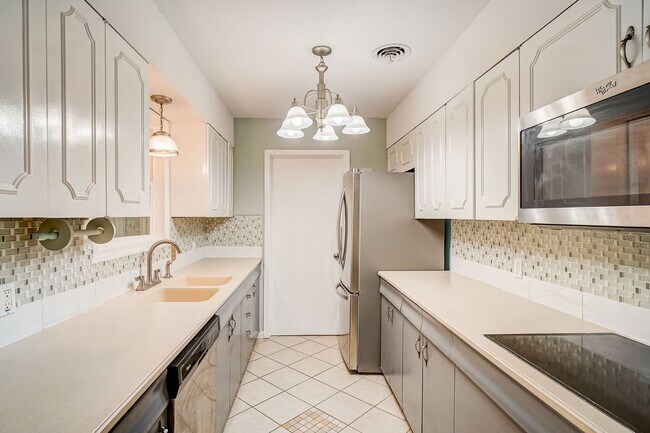 Building Photo - Welcome to this beautiful 3-bedroom, 2-bat...