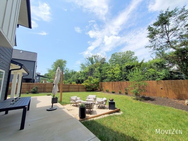 Building Photo - 5018 Double Lakes Dr