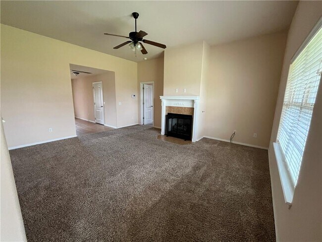 Building Photo - 201 Willow Dr