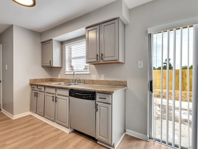 Building Photo - 4003 Swinden Dr