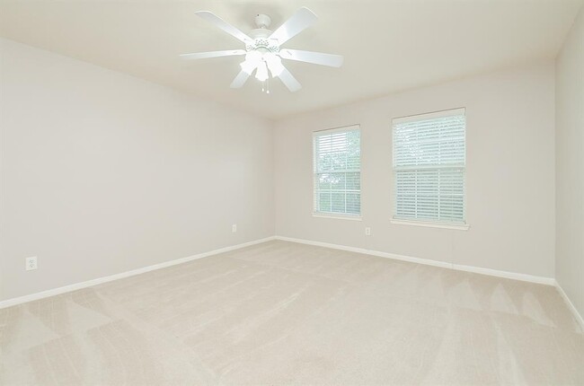 Building Photo - 2707 Roaring Oaks Ln
