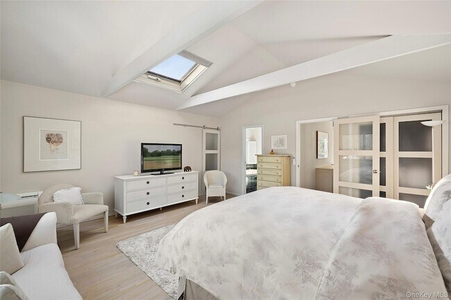 Building Photo - 11 Sandown Ct