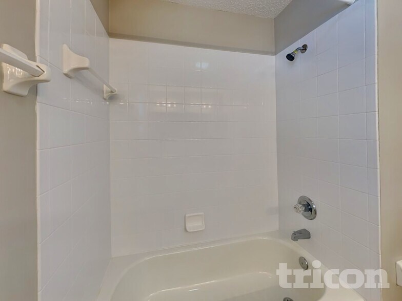 Building Photo - 5357 Whitecastle Ct