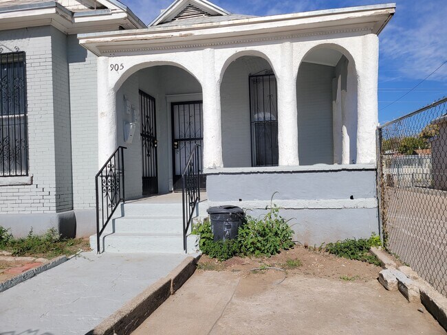 Primary Photo - 905 Wyoming Ave